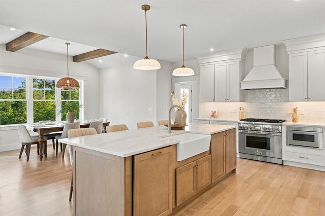 24 Indian Rock Road, Bedford, NH 03110