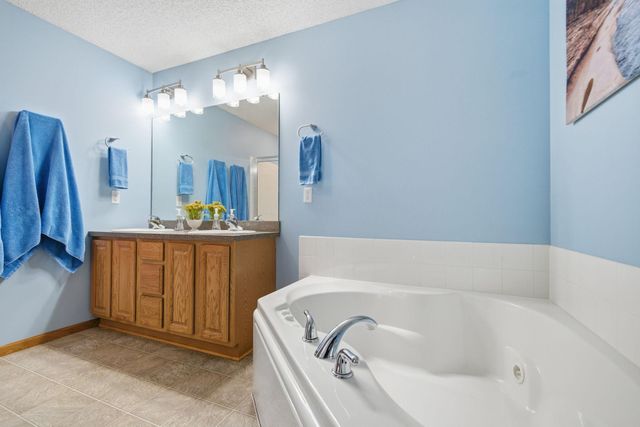 236 Ardennes Avenue E, Shakopee, MN 55379