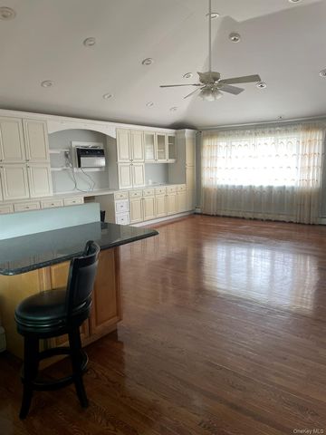 7 Motor Lane, Old Bethpage, NY 11804