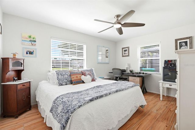4822 60TH WAY N, Kenneth City, FL 33709