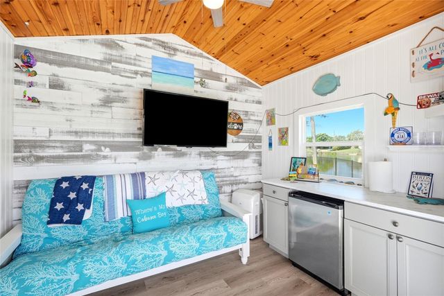 4822 60TH WAY N, Kenneth City, FL 33709