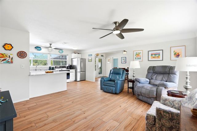 4822 60TH WAY N, Kenneth City, FL 33709