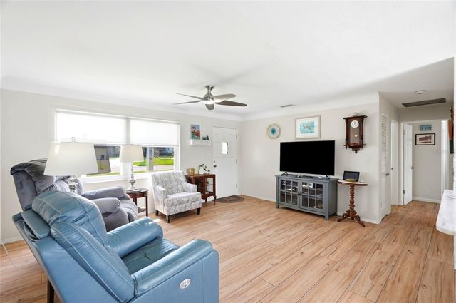 4822 60TH WAY N, Kenneth City, FL 33709