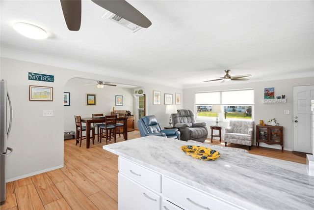 4822 60TH WAY N, Kenneth City, FL 33709