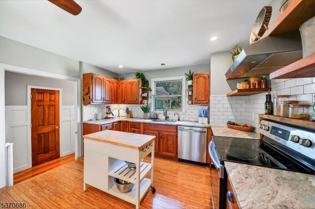 119 E Springtown Rd, Washington Twp., NJ 07853