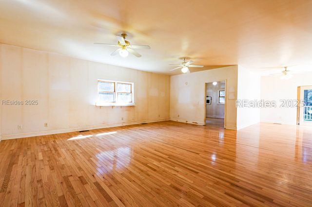 700 Oakwood Dr, Hardeeville, SC 29927