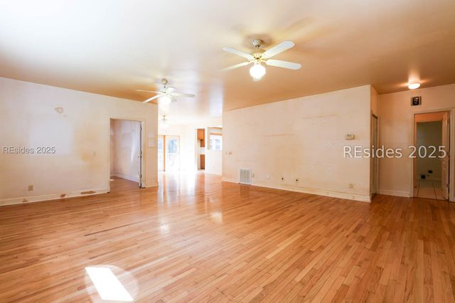 700 Oakwood Dr, Hardeeville, SC 29927