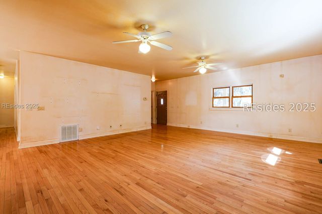 700 Oakwood Dr, Hardeeville, SC 29927