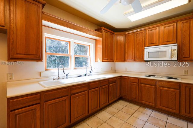 700 Oakwood Dr, Hardeeville, SC 29927