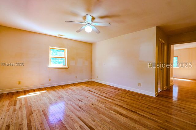 700 Oakwood Dr, Hardeeville, SC 29927