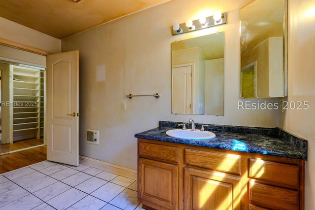 700 Oakwood Dr, Hardeeville, SC 29927