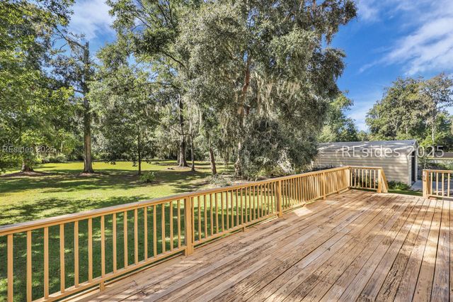 700 Oakwood Dr, Hardeeville, SC 29927