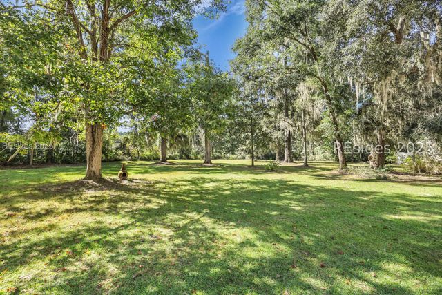 700 Oakwood Dr, Hardeeville, SC 29927
