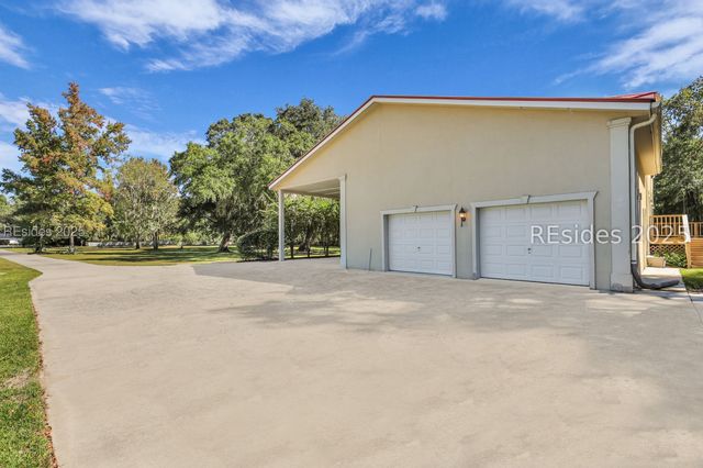 700 Oakwood Dr, Hardeeville, SC 29927