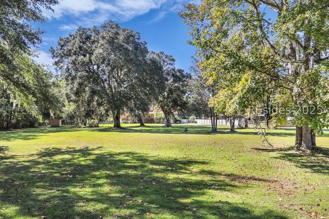 700 Oakwood Dr, Hardeeville, SC 29927