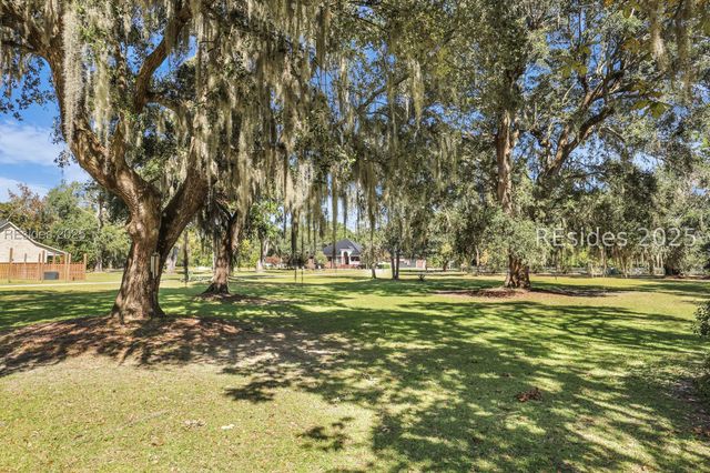 700 Oakwood Dr, Hardeeville, SC 29927