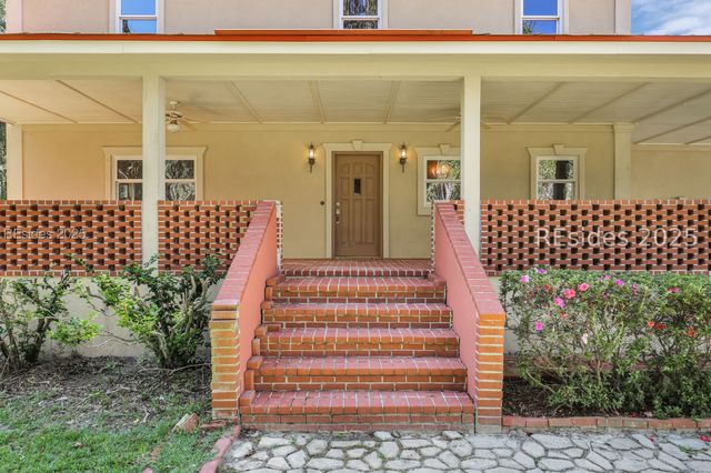 700 Oakwood Dr, Hardeeville, SC 29927