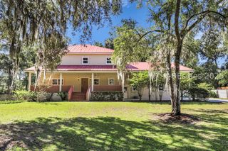 700 Oakwood Dr, Hardeeville, SC 29927