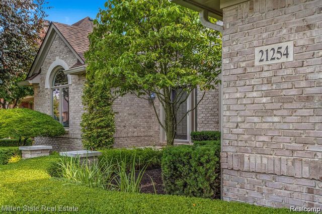 21254 Clayton Drive, Macomb Township, MI 48044