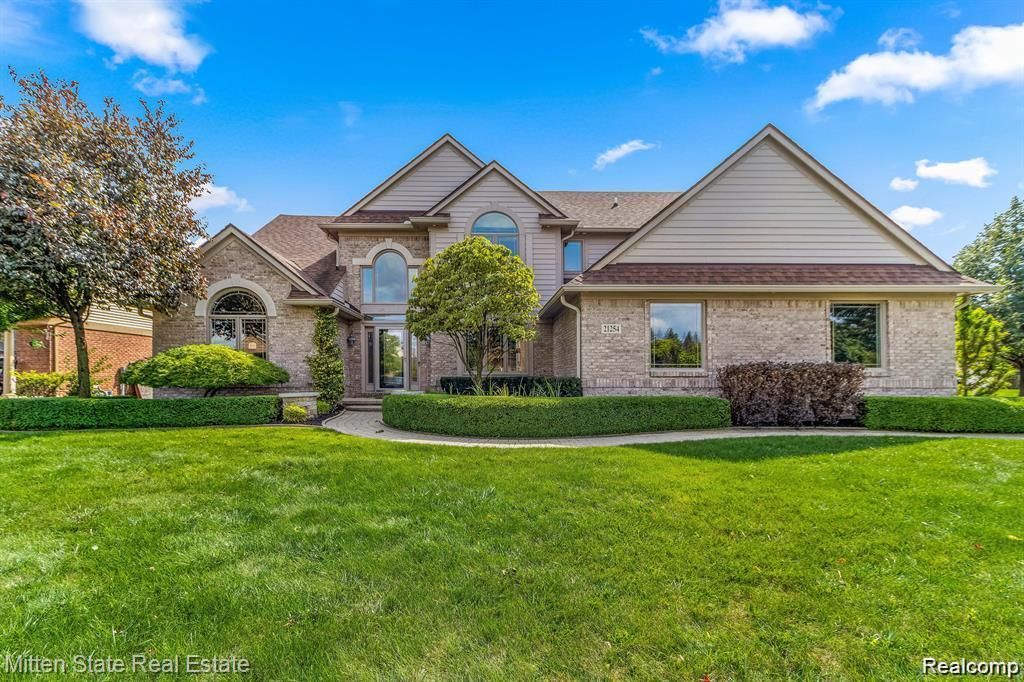 21254 Clayton Drive, Macomb Township, MI 48044