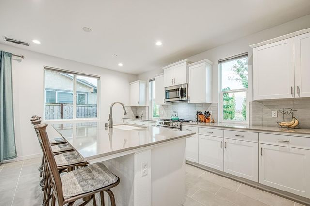 849 Livio Way, Madera, CA 93636