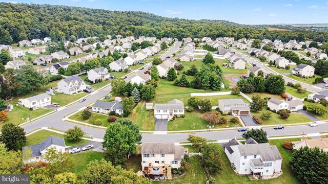 336 BRAEBURN DR, Etters, PA 17319