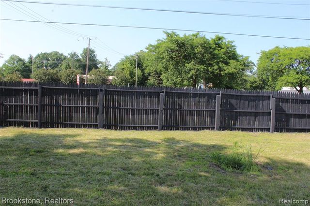 20589 Negaunee, Redford, MI 48240