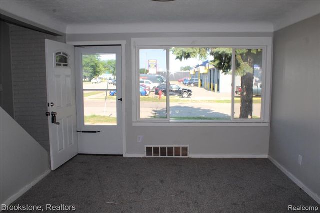 20589 Negaunee, Redford, MI 48240