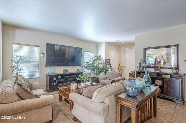 1311 W Calle Libro Del Retrato, Sahuarita, AZ 85629