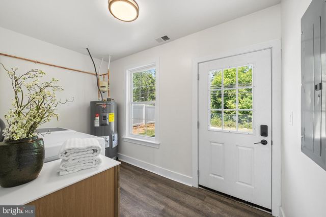 218 PLUMBRIDGE DR, Levittown, PA 19056