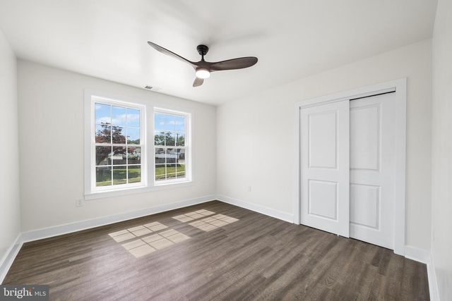 218 PLUMBRIDGE DR, Levittown, PA 19056