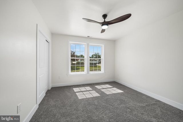 218 PLUMBRIDGE DR, Levittown, PA 19056