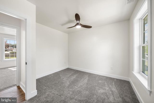 218 PLUMBRIDGE DR, Levittown, PA 19056