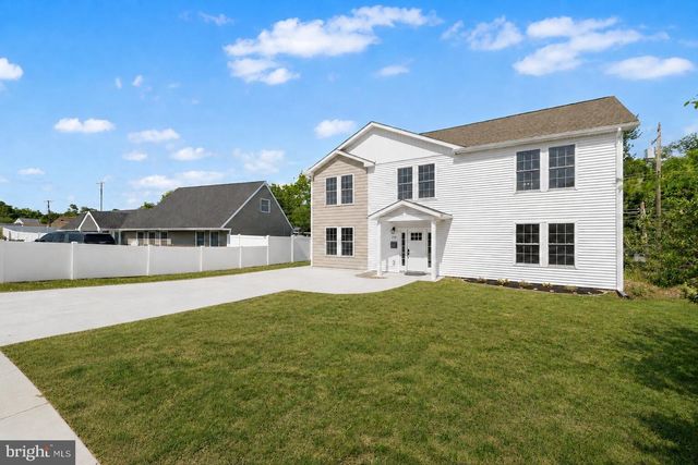 218 PLUMBRIDGE DR, Levittown, PA 19056