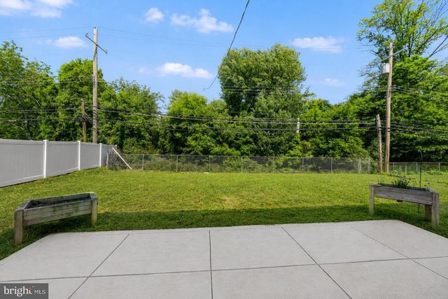 218 PLUMBRIDGE DR, Levittown, PA 19056