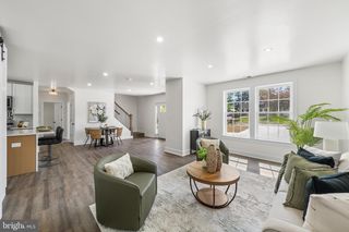 218 PLUMBRIDGE DR, Levittown, PA 19056