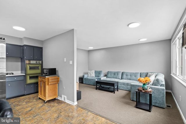 263 RIDGEWAY TER, Philadelphia, PA 19116