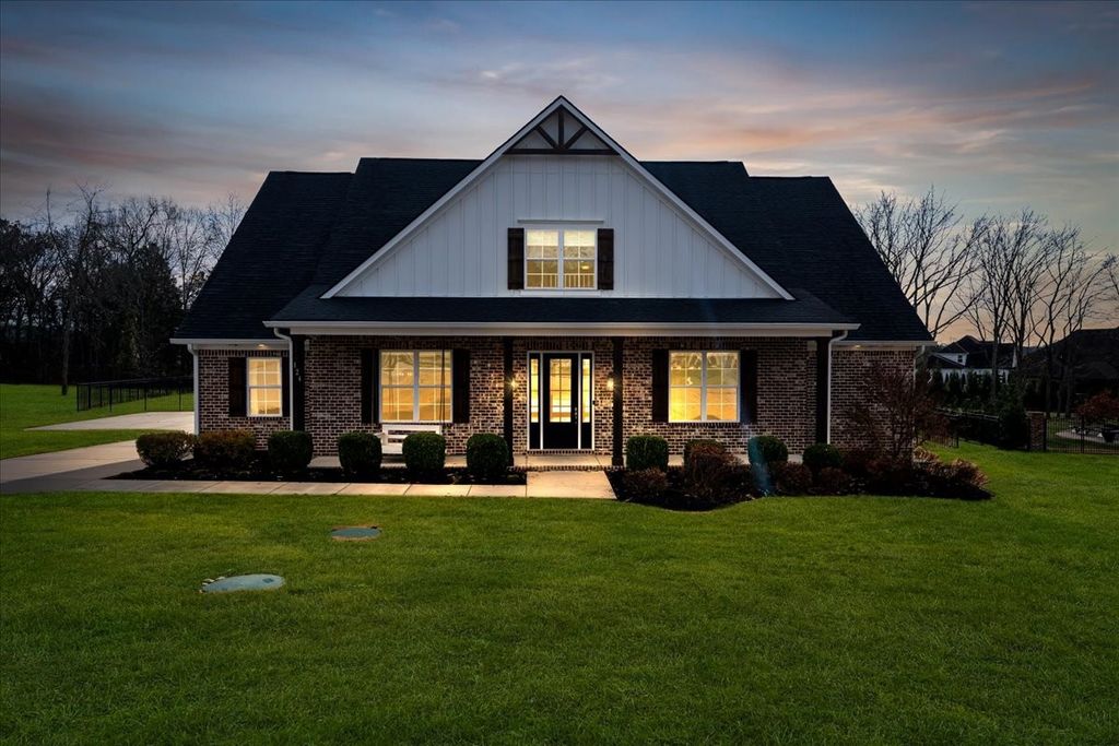 124 Seclusion Ct, Murfreesboro, TN 37129