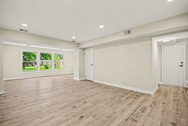 1312 W Oakmont Road, Hoffman Estates, IL 60169