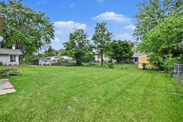 1312 W Oakmont Road, Hoffman Estates, IL 60169