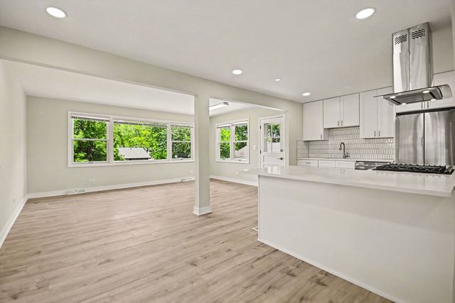 1312 W Oakmont Road, Hoffman Estates, IL 60169