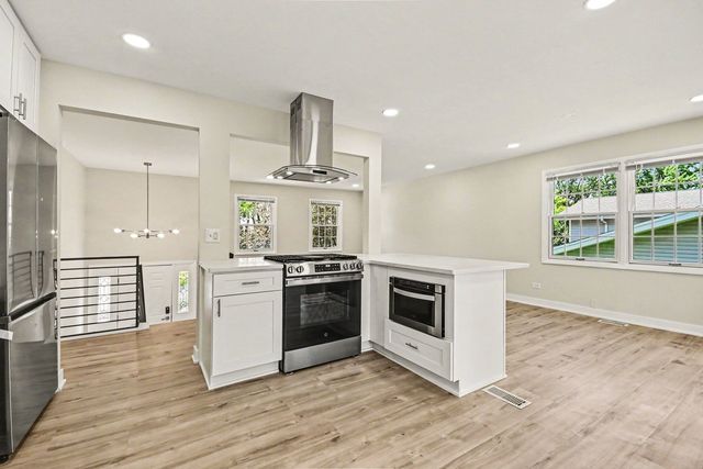 1312 W Oakmont Road, Hoffman Estates, IL 60169