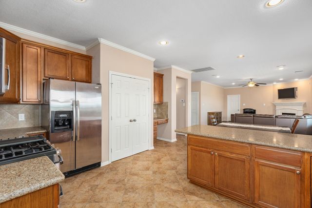 264 Falcon Point, Onalaska, TX 77360