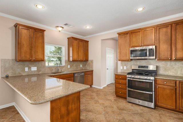 264 Falcon Point, Onalaska, TX 77360