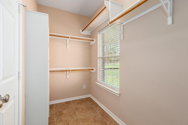 264 Falcon Point, Onalaska, TX 77360