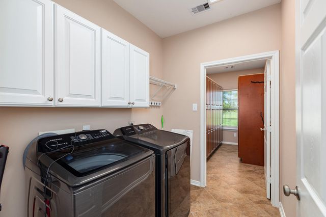 264 Falcon Point, Onalaska, TX 77360