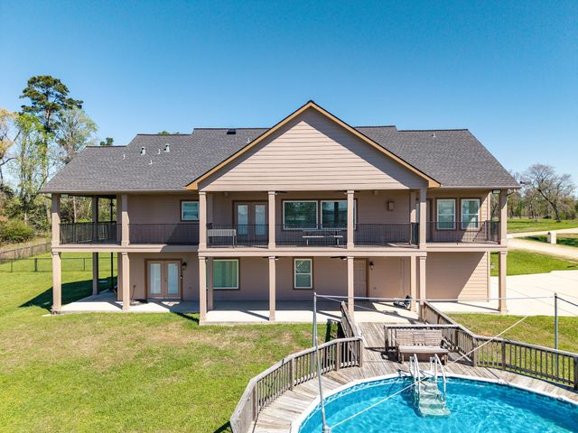 264 Falcon Point, Onalaska, TX 77360