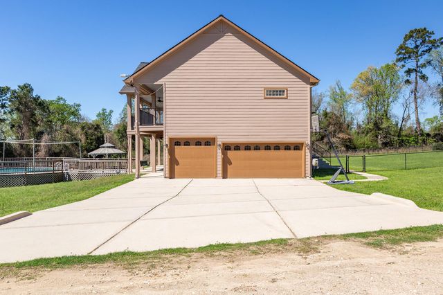 264 Falcon Point, Onalaska, TX 77360