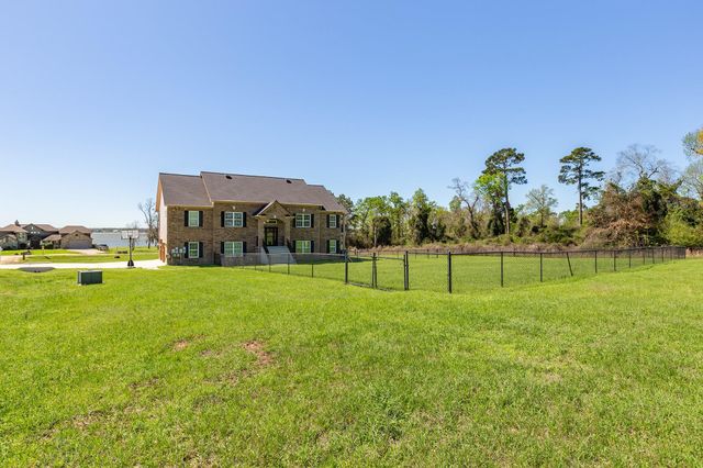 264 Falcon Point, Onalaska, TX 77360
