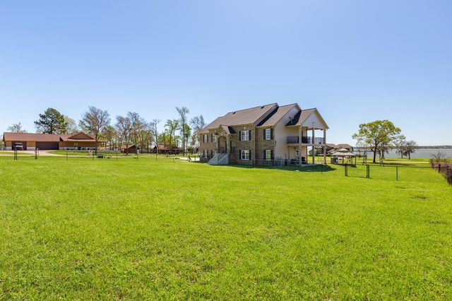 264 Falcon Point, Onalaska, TX 77360